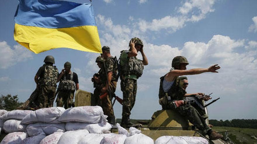 Tropas ucranianas, en un puesto de mando.