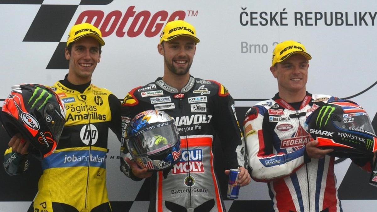 Rins, junto a Folger y Lowes, en el podio de Brno.