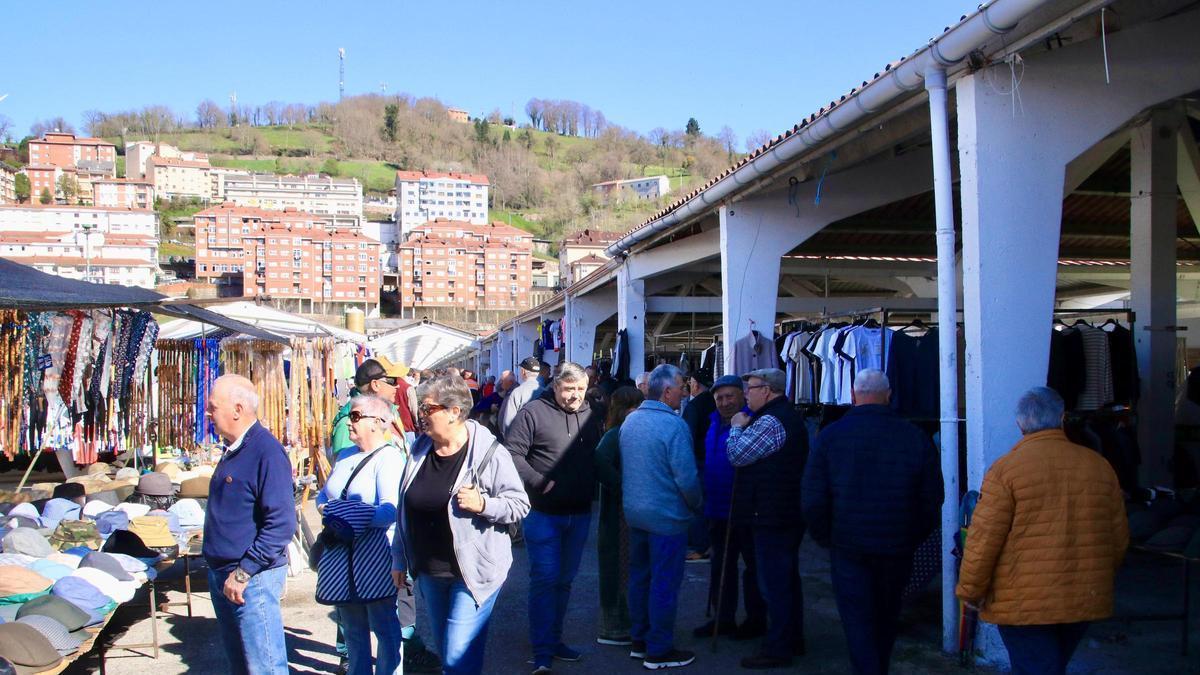 EN IMÁGENES: La feria de San José, un "hervidero de gente" para Tineo