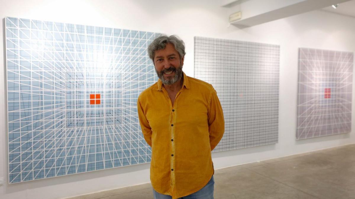 Pedro María Asensio en una exposición en la sala de Sa Nostra en Eivissa el pasado año.