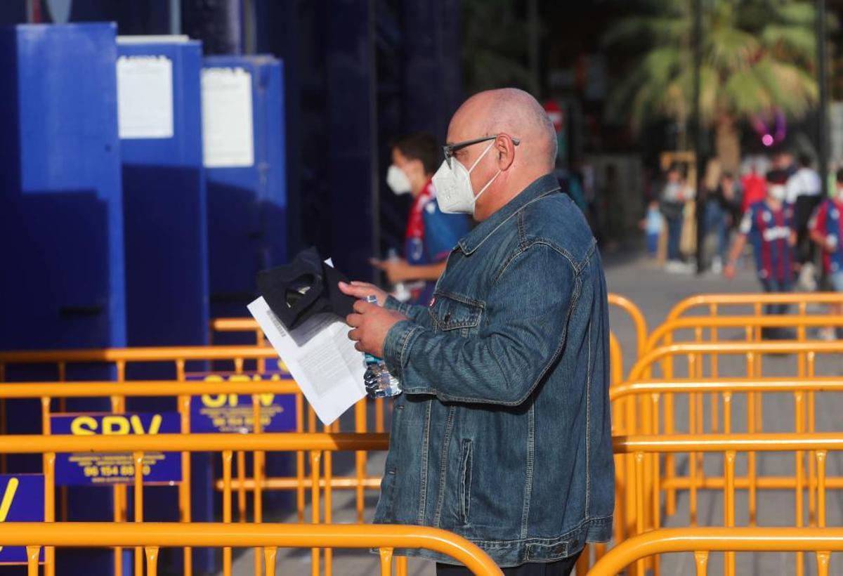 El público vuelve al Ciutat en su estreno con su nuevo aspecto