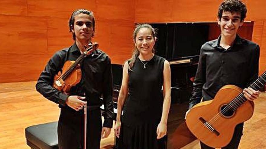 Albert Grimalt (violín), María del Mar Umbert (piano) y Miquel Tur (guitarra).