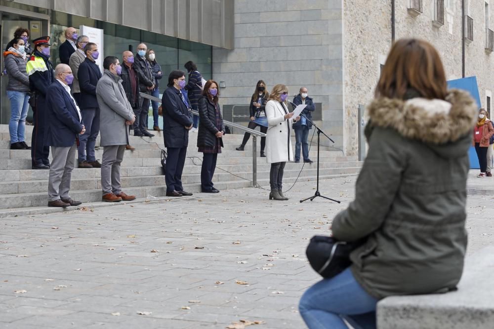 Minut de silenci a Girona pel Dia Internacional contra la violència envers les dones