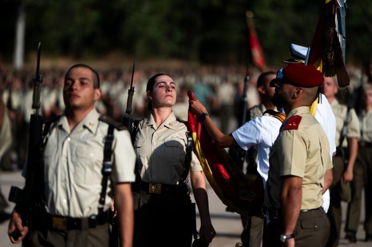 Emoción y orgullo en la jura de bandera de 1.514 alumnos del Cefot de Cáceres
