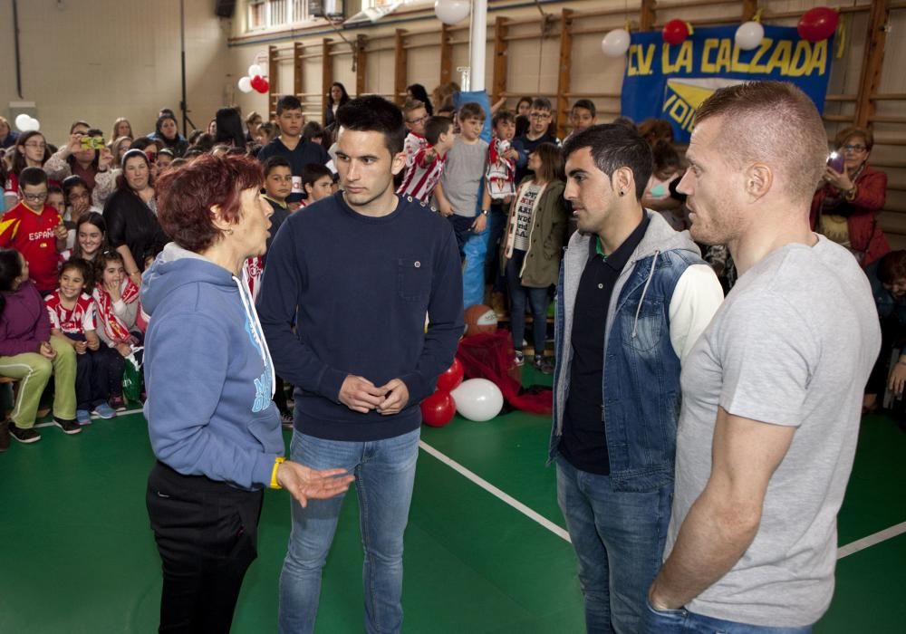 Visita de jugadores del Sporting al Colegio Miguel de Cervantes