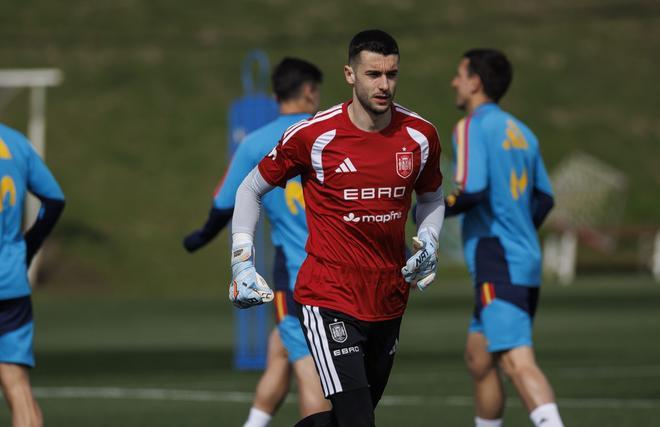 Sèrbia posa a prova l’Espanya dels quatre porters