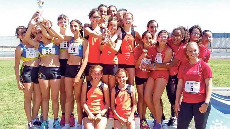 El podio de la categoría infantil femenina.