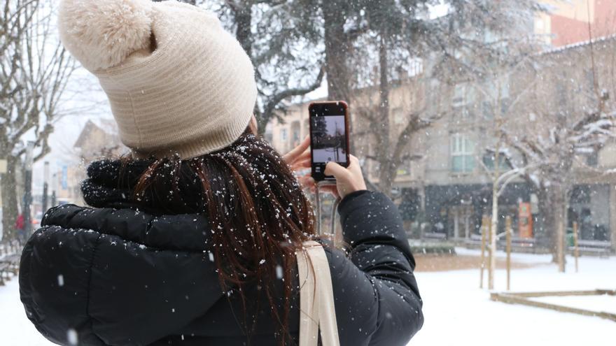 Vídeo: La neu arriba a Sant Hilari Sacalm i hi deixa petits gruixos