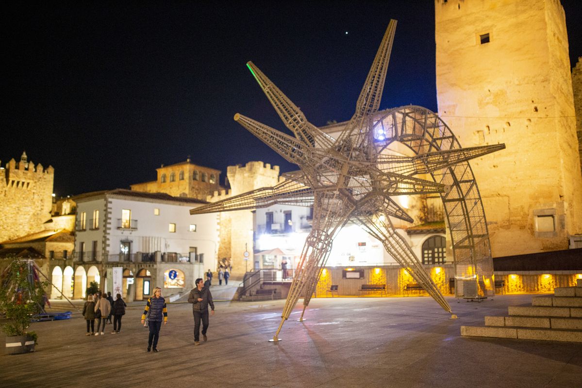 Fotogalería | Así es la estrella de Navidad de Cáceres