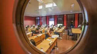 La UMH de Elche explica las ventajas a los alumnos que traerá adelantar exámenes y unificará el calendario entre universidades