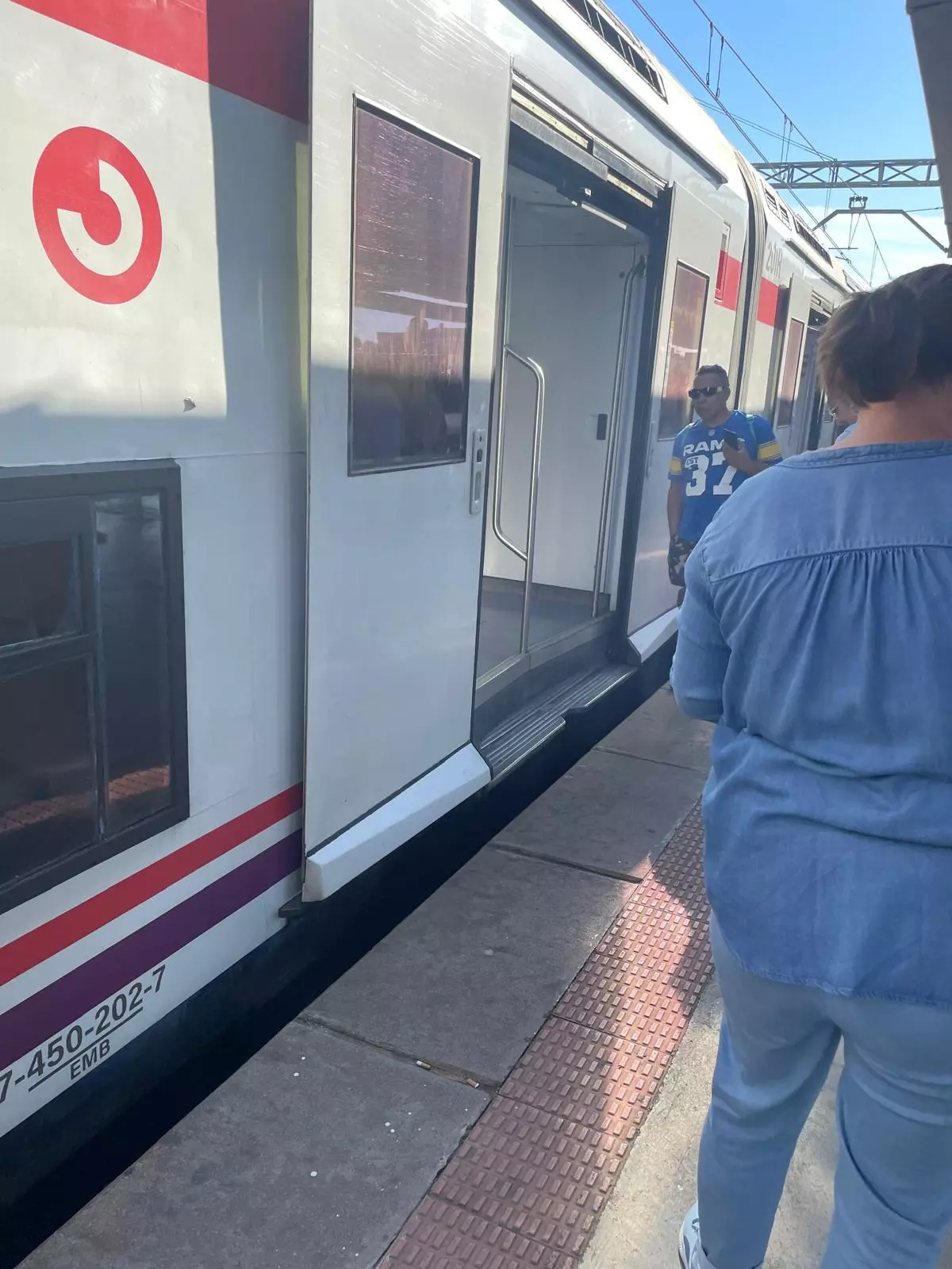 Un tren que circulaba desde Alcalá de Henares hacia la capital ha quedado detenido en la estación de Vallecas