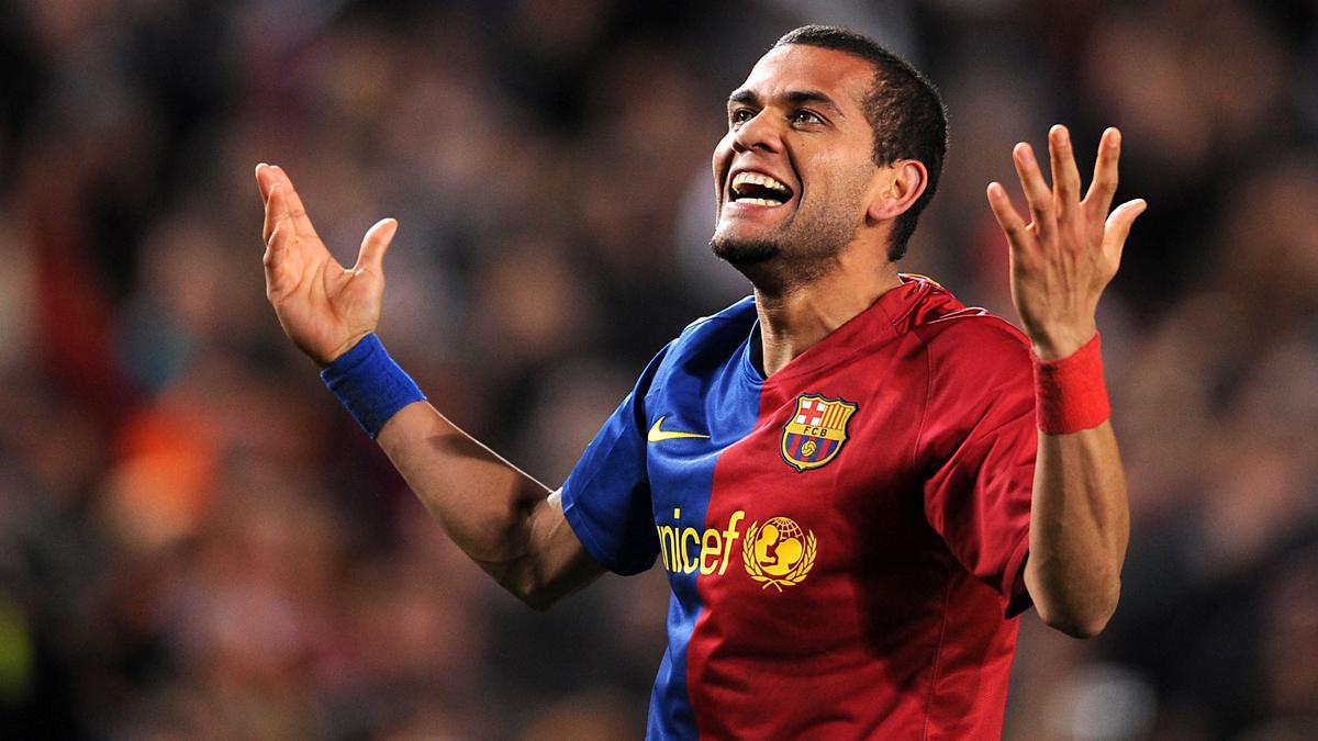 Dani Alves regresa al Barcelona, pero no podrá debutar hasta enero