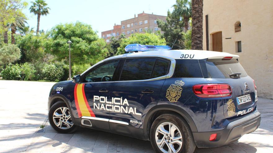 Dos detenidos en València por marcar con hilos de pegamento viviendas para robar luego