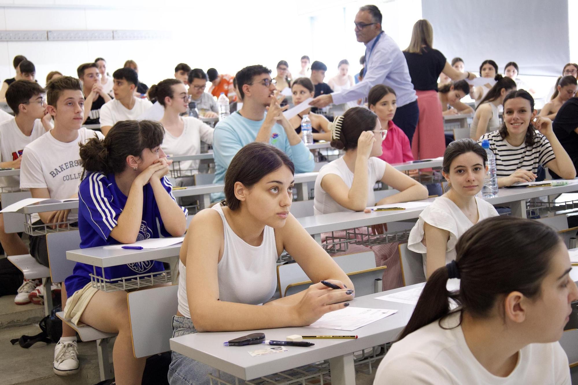 Así ha transcurrido la primera mañana de la EBAU en el campus de Espinardo de Murcia