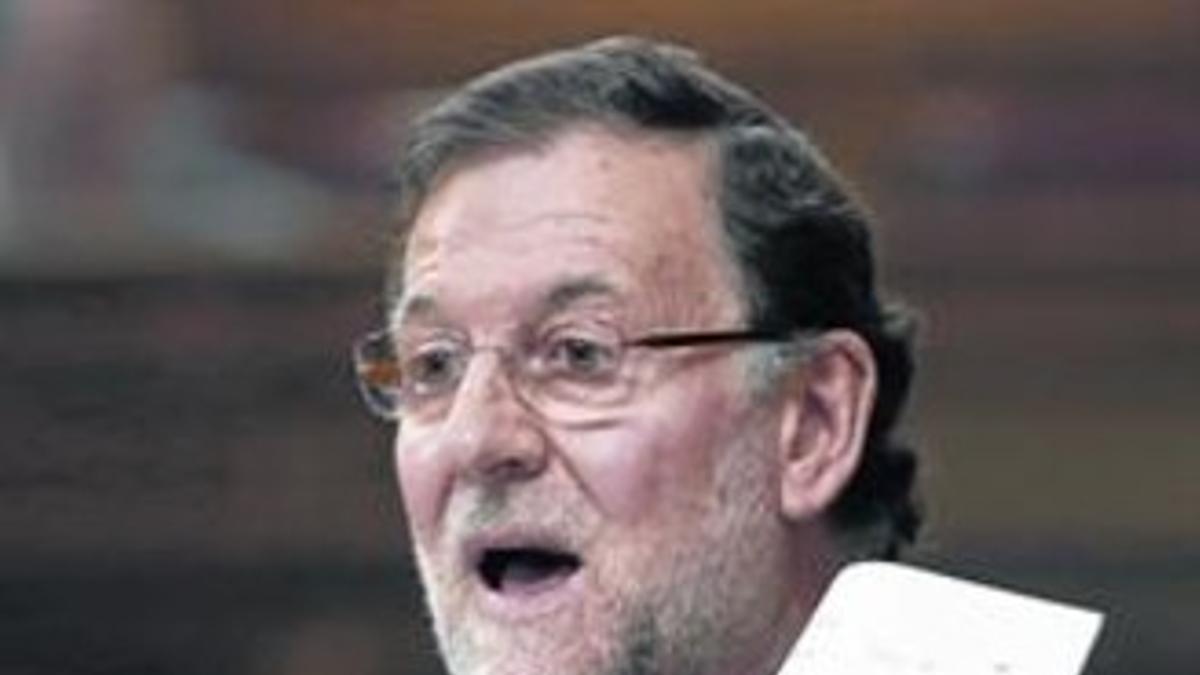 Rajoy y Rubalcaba, ayer, durante el pleno del Congreso de los Diputados.