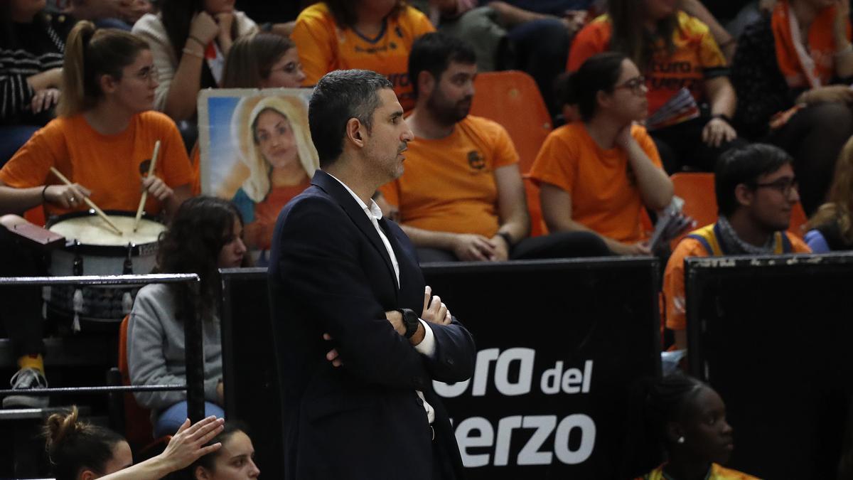 Rubén Burgos, 'coach' de las 'taronja', en el partido de este viernes contra el Jairis murciano