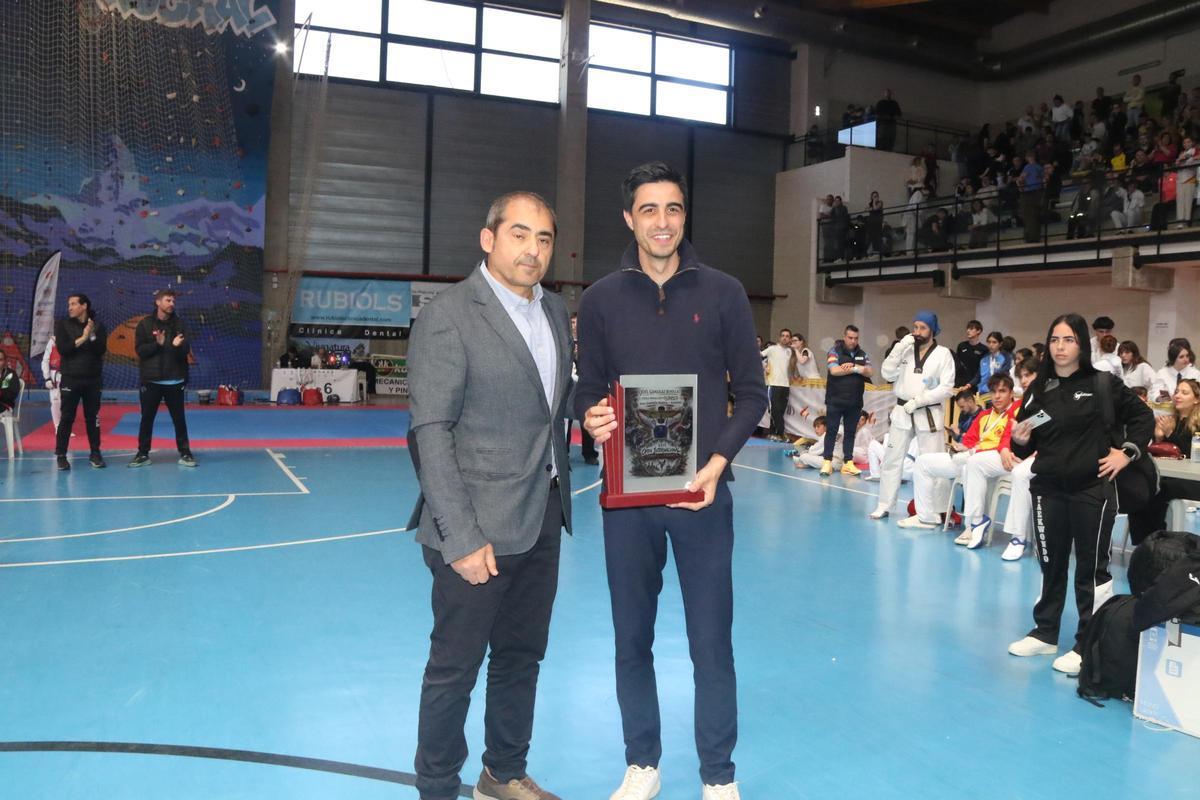 Joel González Bonilla, homenajeado por el Club Deportivo Granjo en l'Alcora.