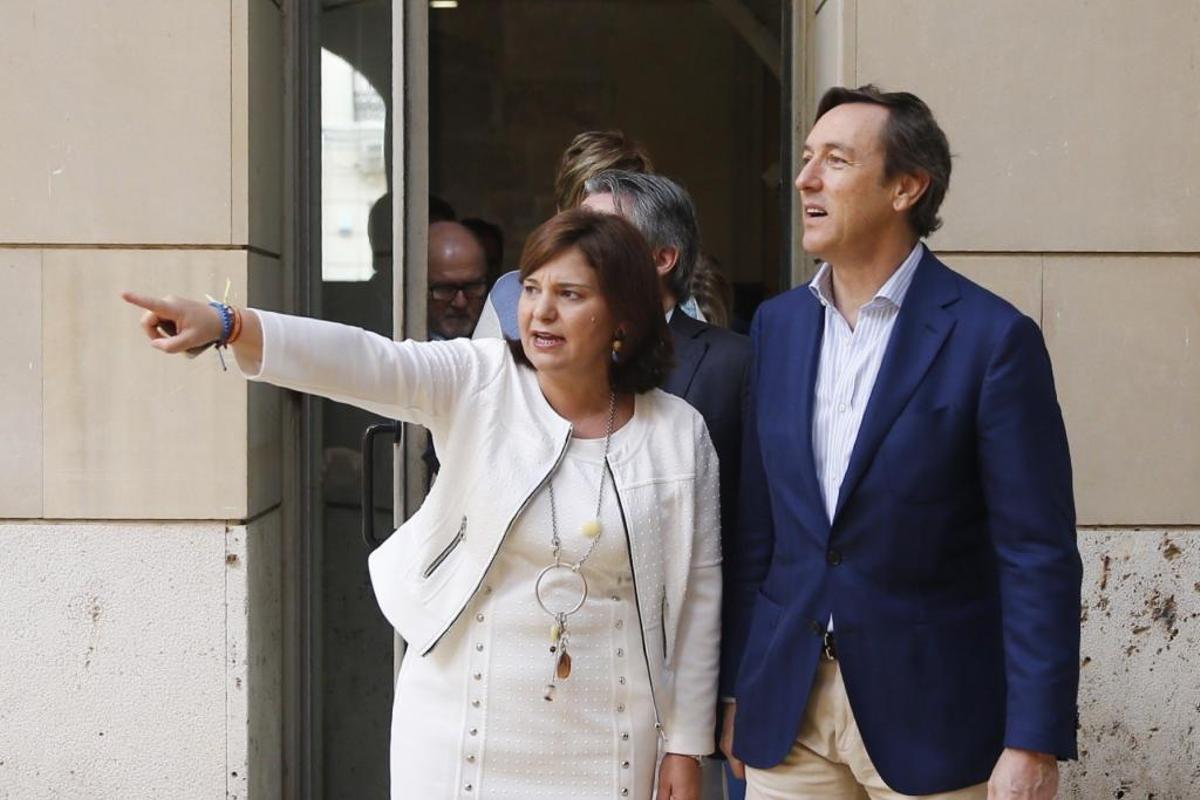 Isabel Bonig, hoy, durante su reunión con Rafael Hernando.