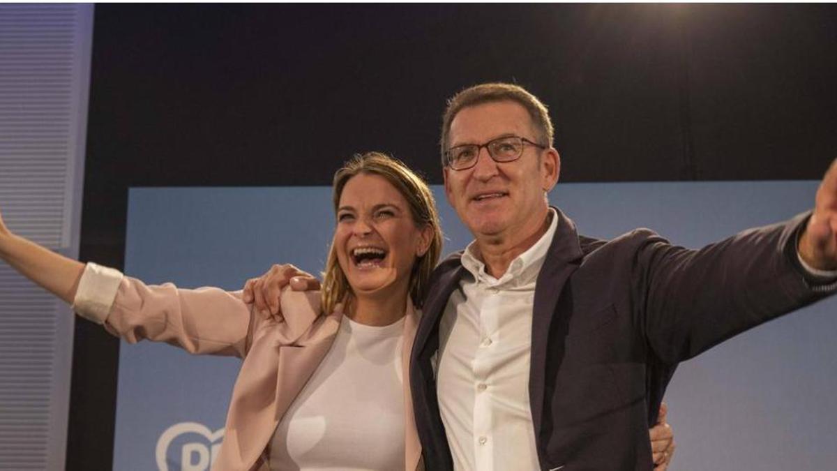 Marga Prohens junto a Feijóo durante la campaña electoral