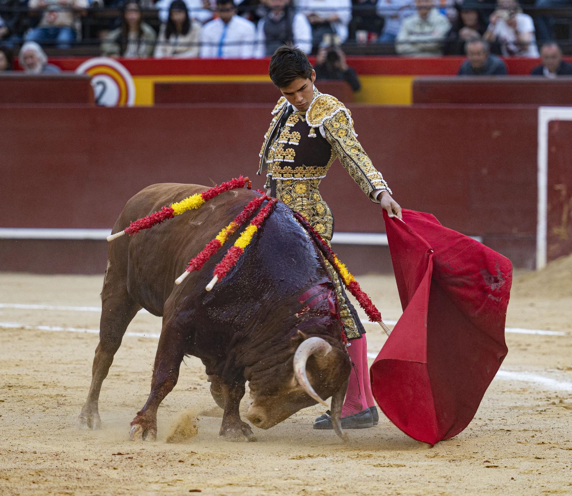 La puerta grande de Nek Romero en València, en imágenes