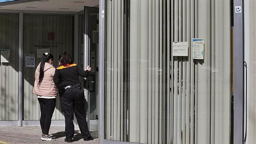 L&#039;oficina de Treball de Catalunya a Girona, aquest abril.