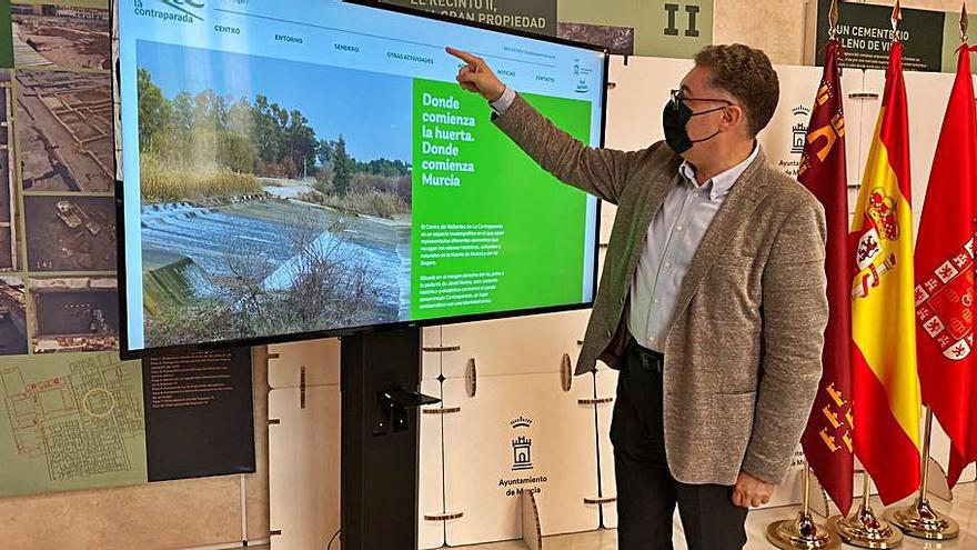 El concejal Guerrerp presentó ayer la nueva página web. | AYTO. MURCIA