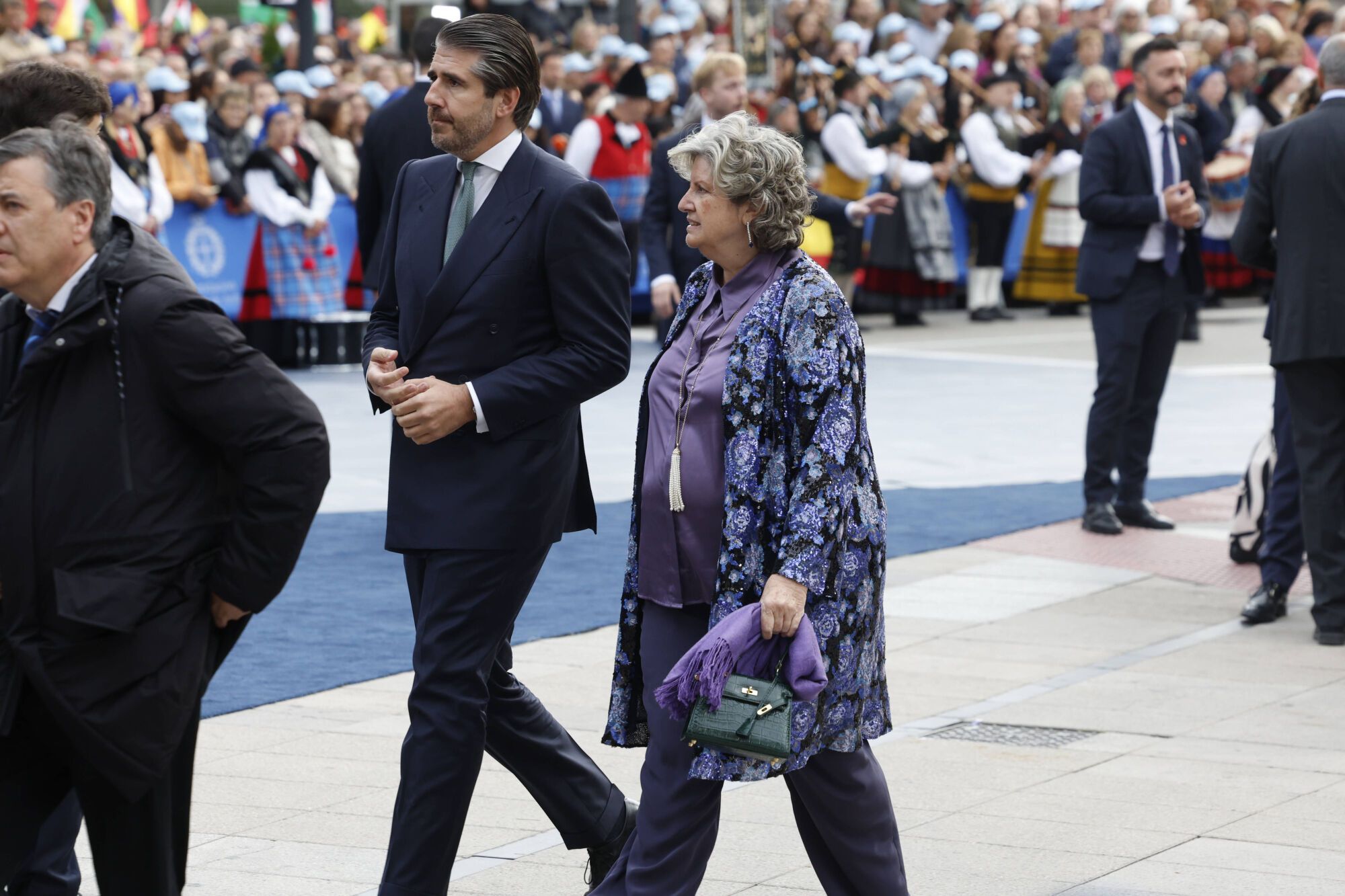  Así fue la llegada de los invitados a los premios "Princesa de Asturias" y su paso por la alfombra azul