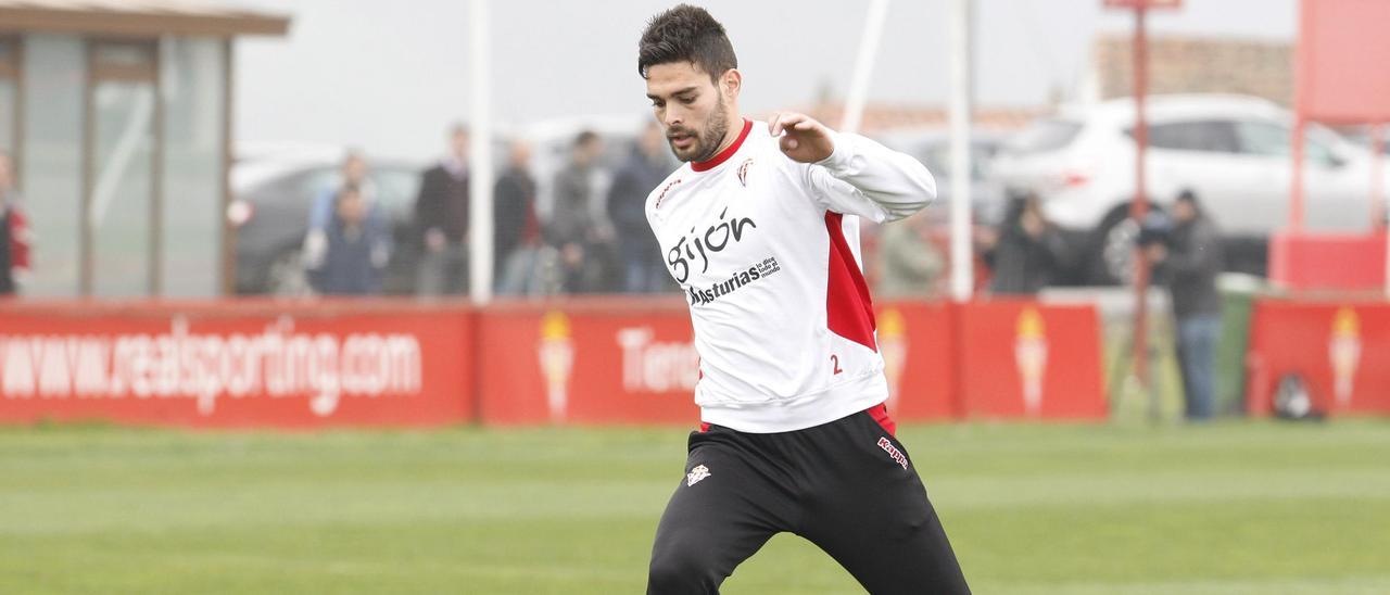 Alberto Botía, durante su época como jugador del Sporting