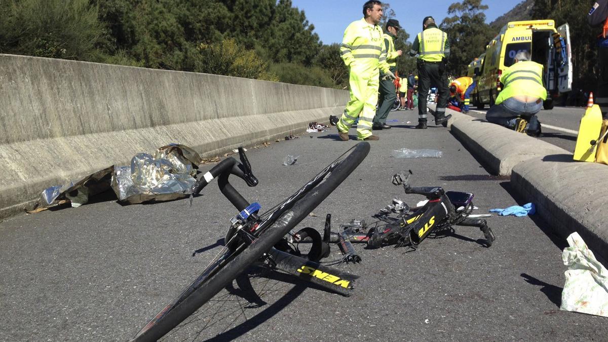 Accidente de bicicleta en una carretera