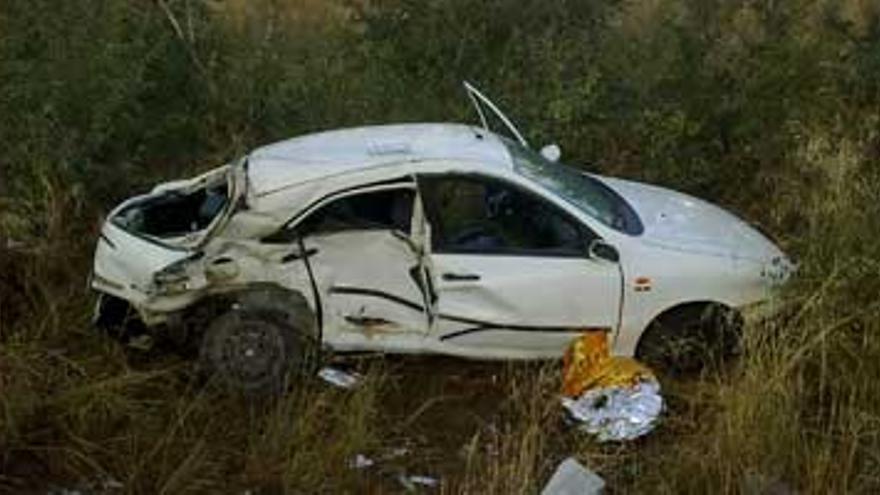 Muere un joven en la colisión de dos vehículos en Badajoz