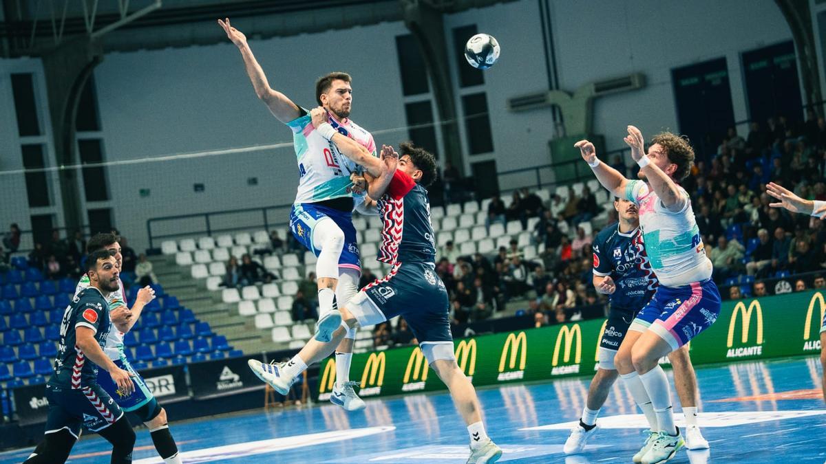 David Estepa intenta un pase.