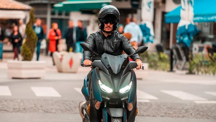 DGT 2022: El error con tu moto a la hora de dejarla en la calle que te puede costar hasta 200 euros de multa