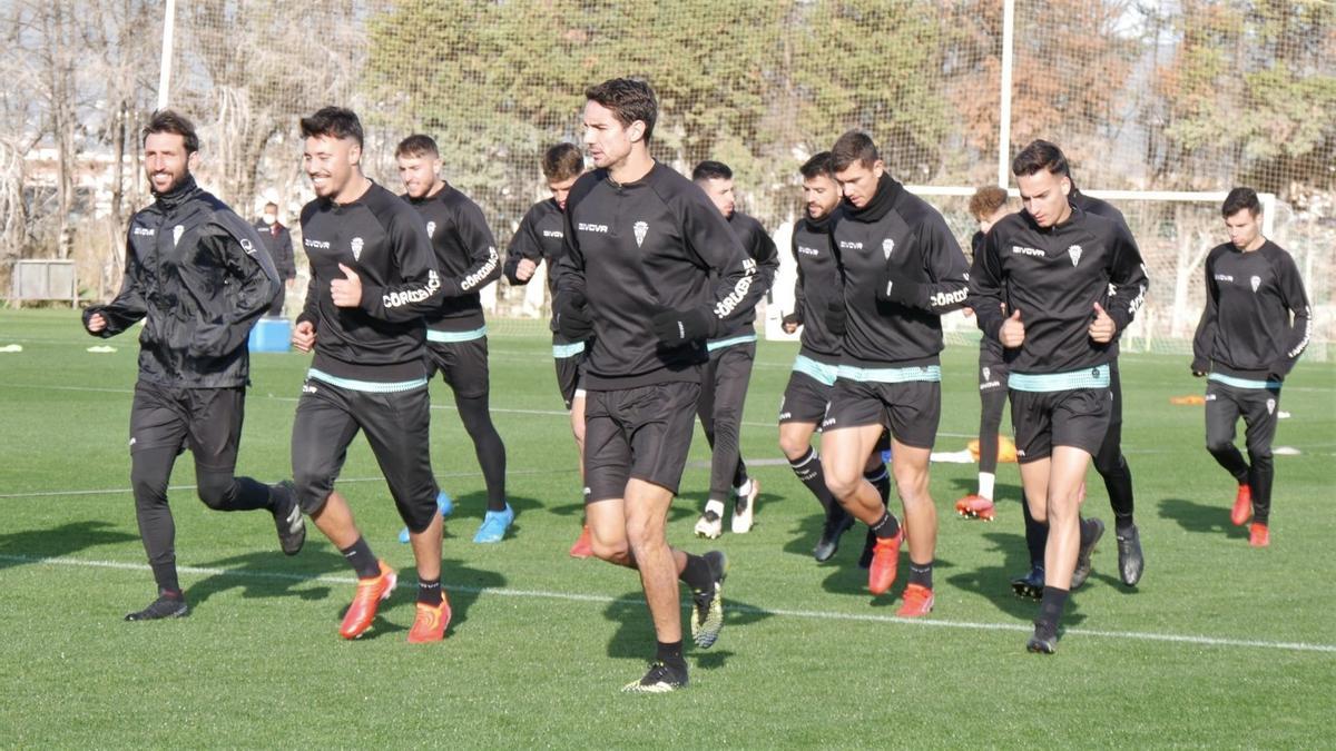 Jugadores del Córdoba CF en la sesión de hoy en la Ciudad Deportiva.