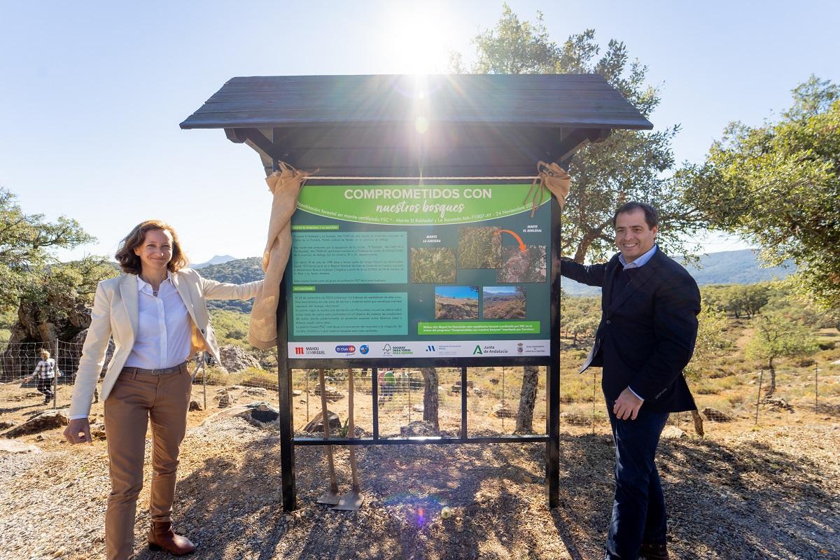 Elodie Perthuisot, CEO de Carrefour España y Peio Arbeloa, director general de la Unidad de Negocio España de Mahou San Miguel