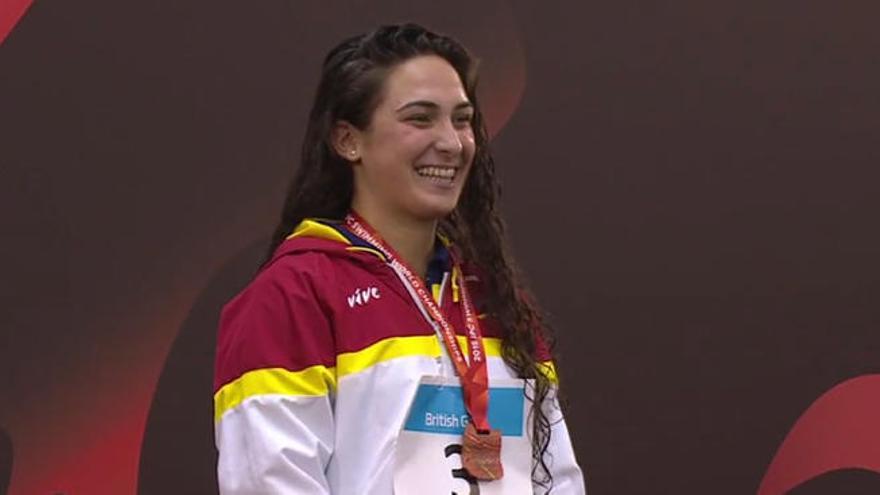 Ariadna Edo, con su bronce