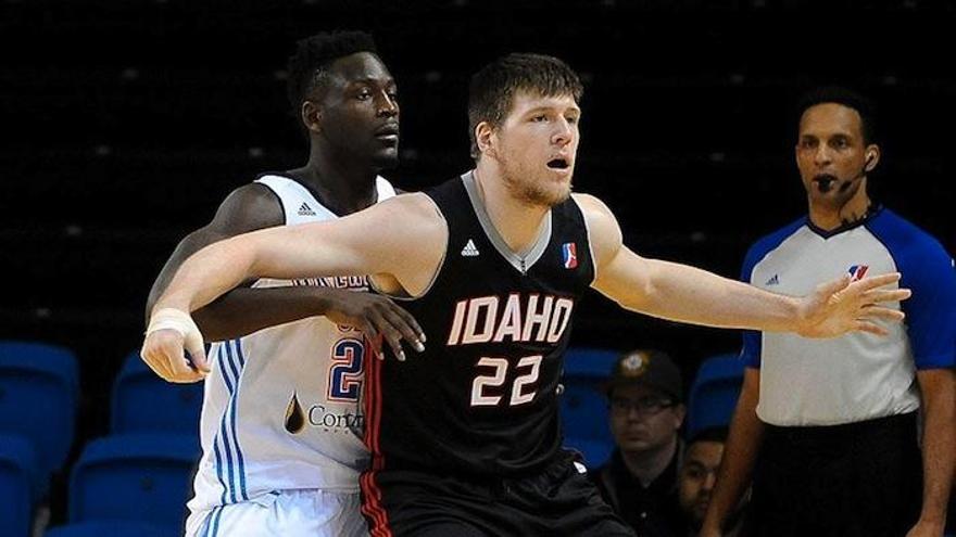 Jack Cooley trata de buscarse un sitio en la zona con los Idaho Stampede.