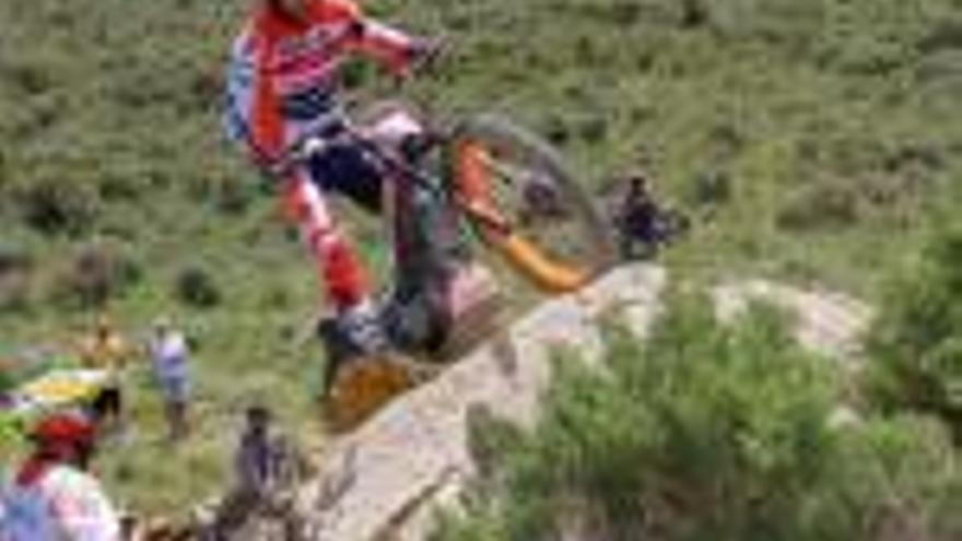 Toni Bou, superant una de les zones ahir a Arnadillo.