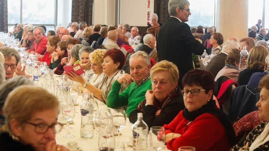 Participantes en la comida celebrada en Soto del Barco.