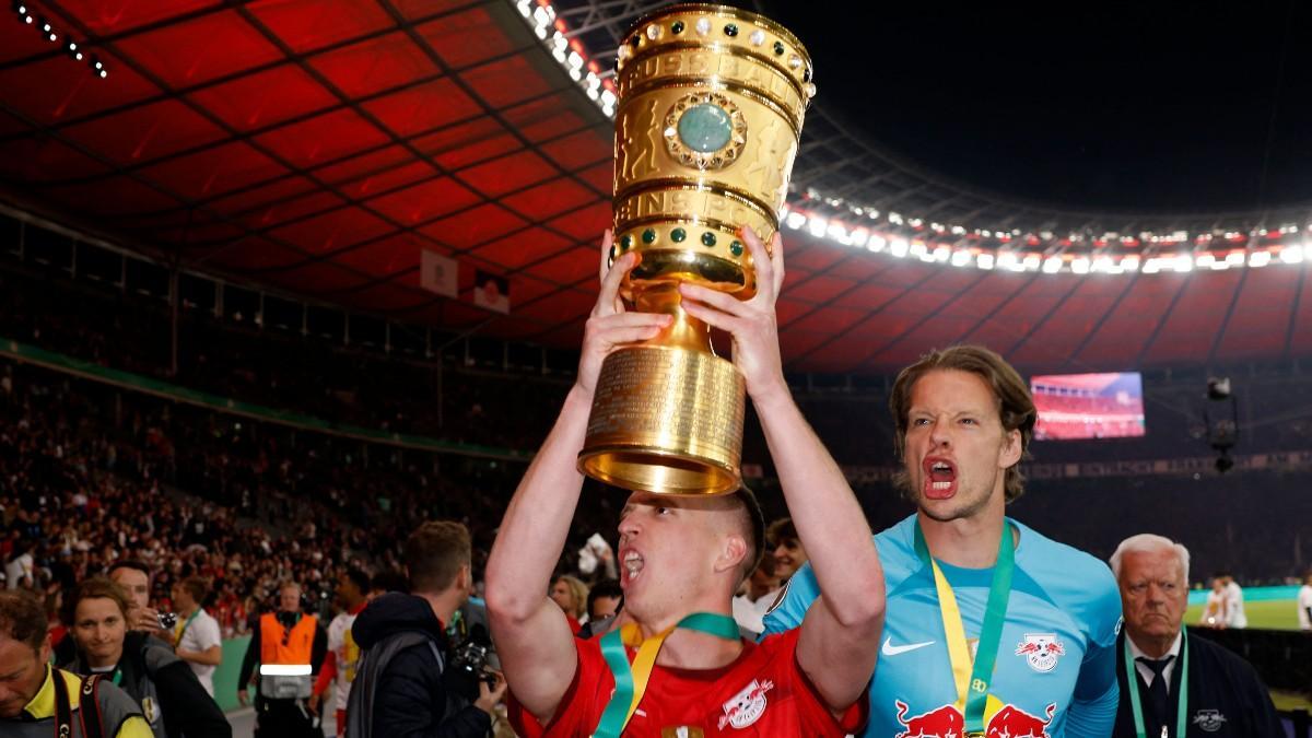 Dani Olmo levanta el título