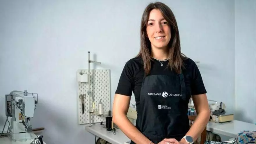 De la tradición al diseño: Ana Antelo crea piezas únicas que honran la artesanía gallega en Vimianzo