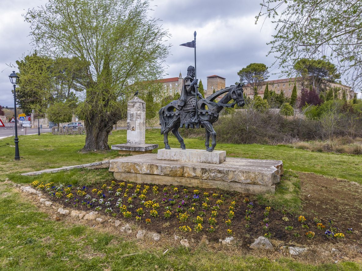 Estatua del Cid Campeador a la entrada de Caleruega.