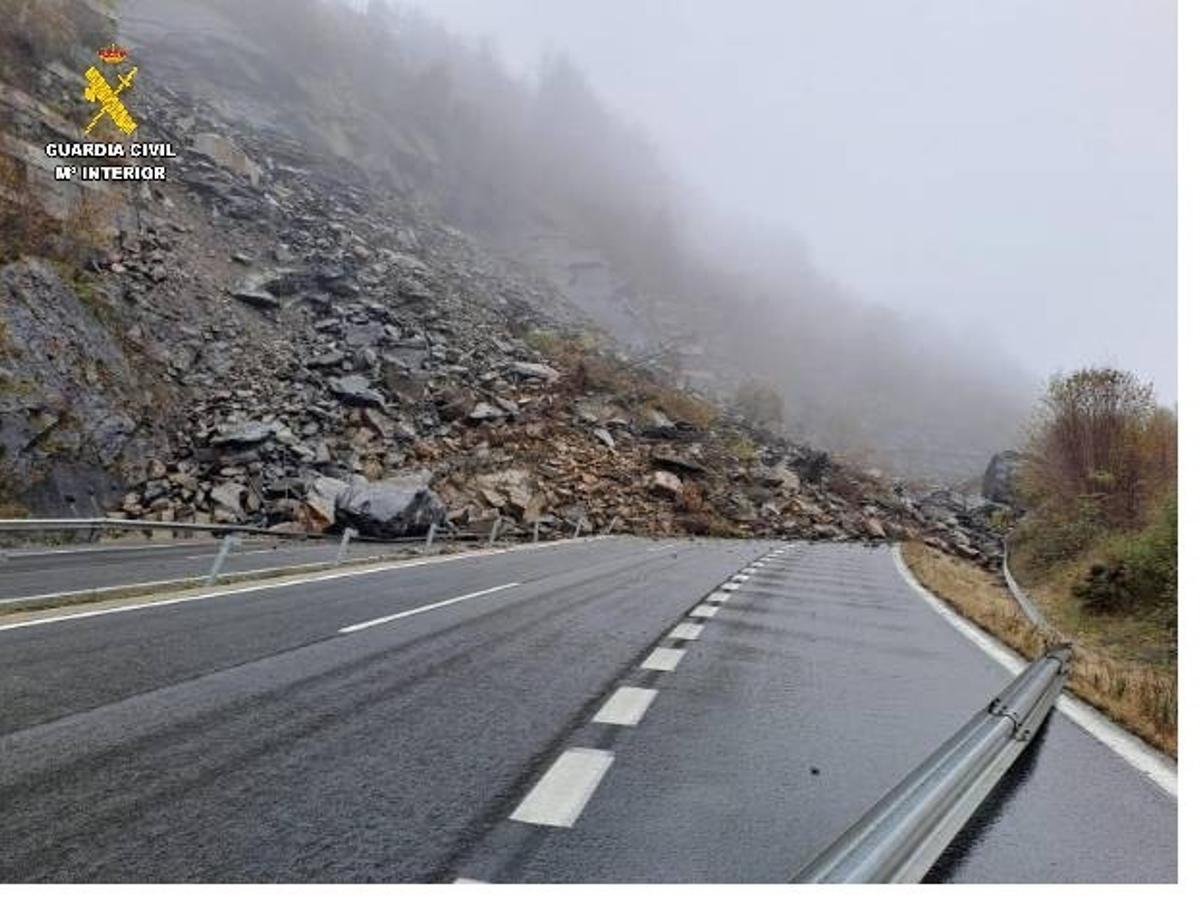 Argayo en la AP-66, Autopista del Huerna, a su paso por Lena.
