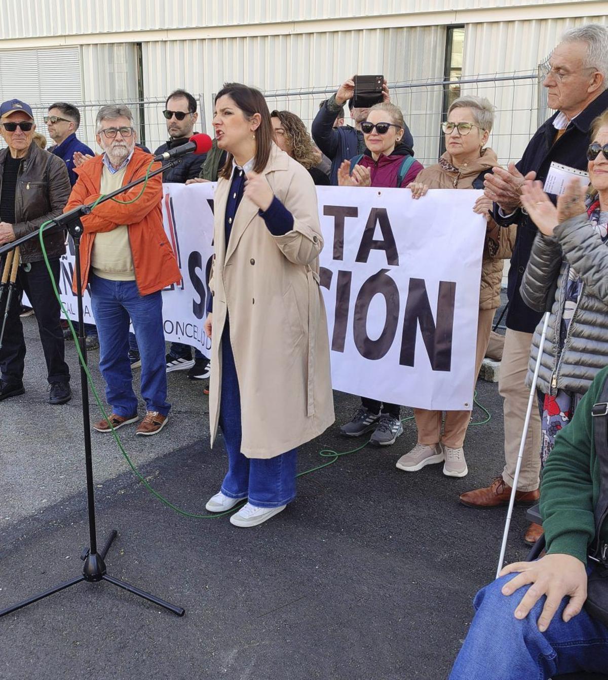 Leticia Santos, en una reciente manifestación por las urgencias. | SANTOS ÁLVAREZ