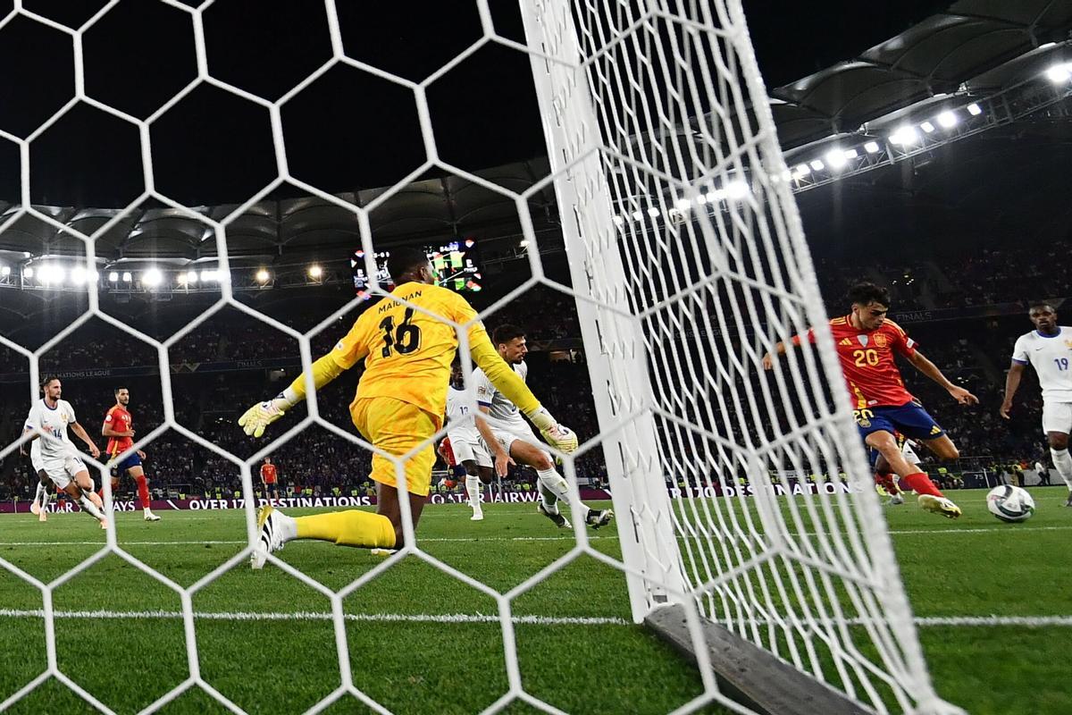 El balón Picado de Pedri que significó el cuarto gol de España ante Francia