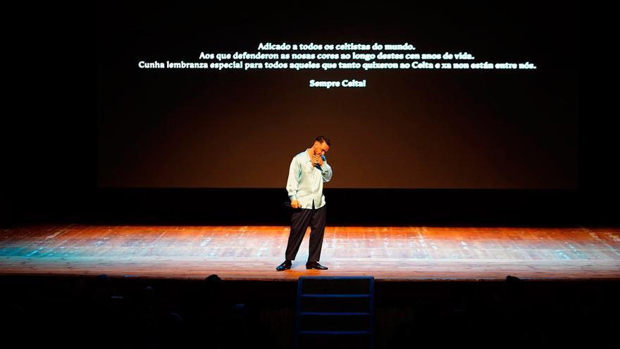 C. Tangana, ayer, emocionado durante el acto de presentación del himno.