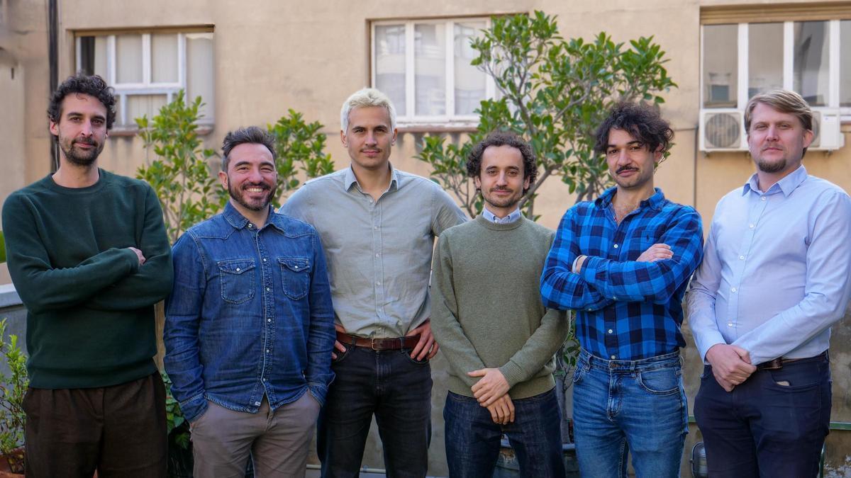 Equipo fundador de Pangea Aerospace, de izquierda a derecha: Xavier Llairó, Director Comercial; Nicola Palumbo, Jefe de Mecánica; Adrià Argemí, CEO; Luis Bellafont, Director Financiero; Federico Rossi, Jefe de Propulsión; Rasmus Bergström, Jefe de Sistemas.