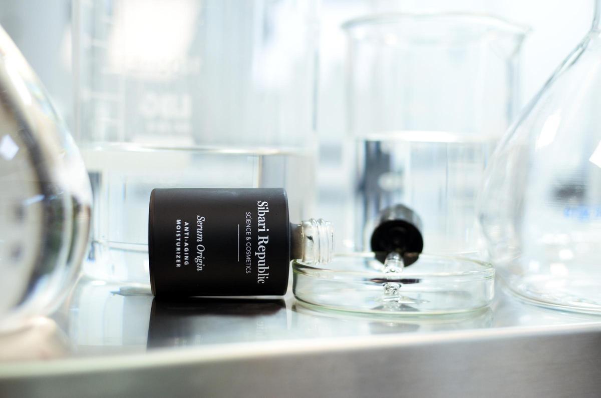 Sibari Republic ofrece turinas de skincare sencillas.