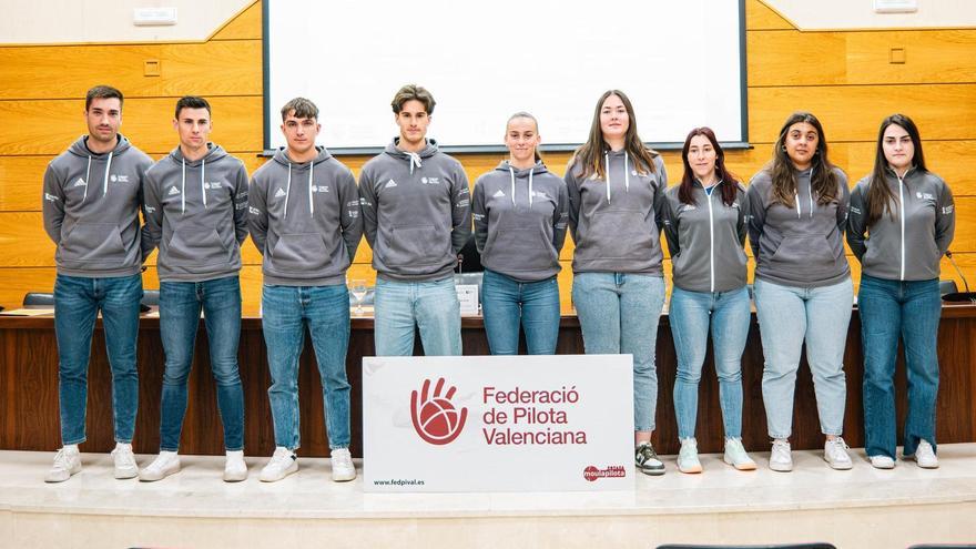 Alguns dels jugadors i les jugadores que participen en el Trofeu Mancomunitat de la Safor