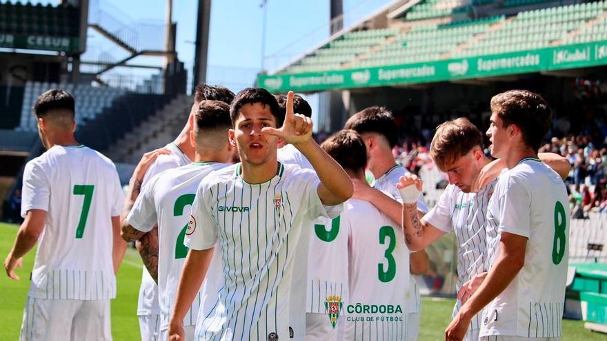 El Córdoba CF B somete al Antoniano y aprieta la batalla por el liderato