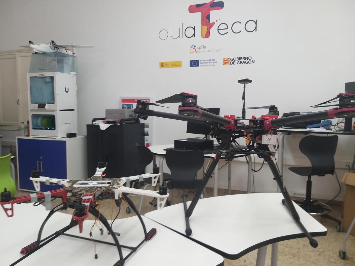 El centro ofrece un curso de especialización en pilotaje de drones.